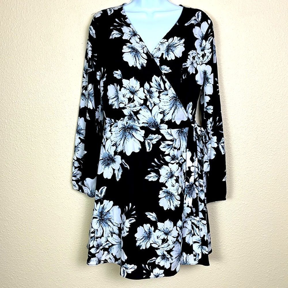 NWT Gianni Bini floral wrap black/white dress size medium - Picture 2 of 10